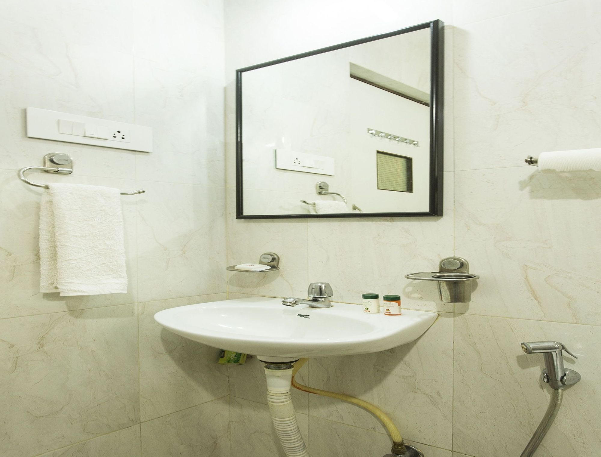 Hotel E Serai Pune Bagian luar foto